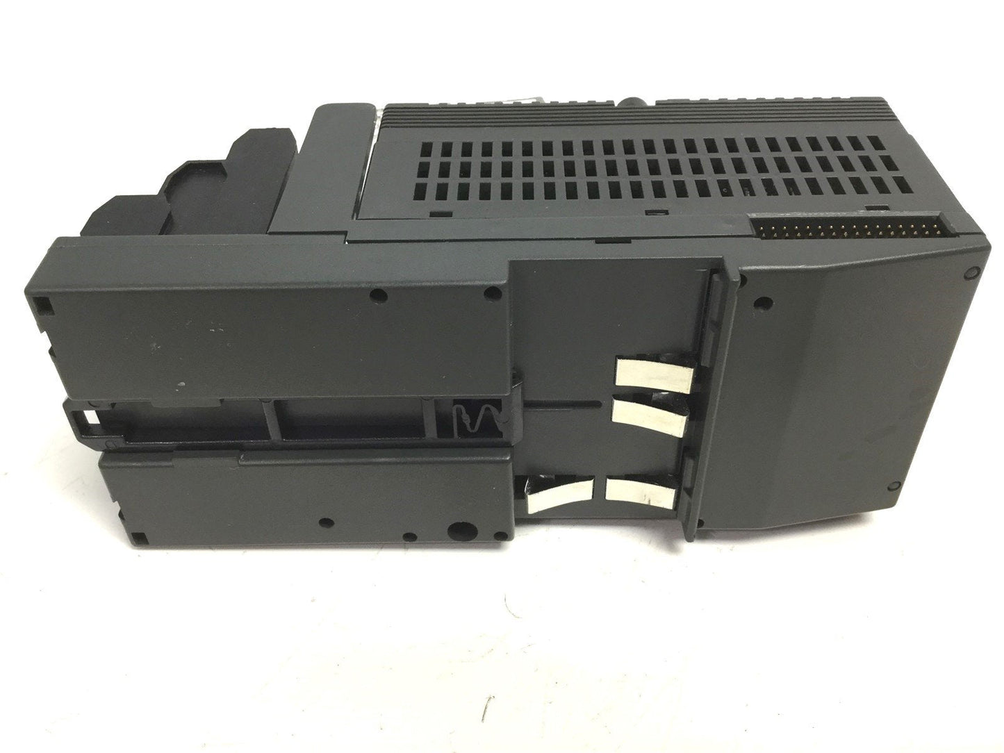 Used GE Fanuc IC200MDL940B Output Relay Module, 2A ISO Form A 16PT With 18 Point Base