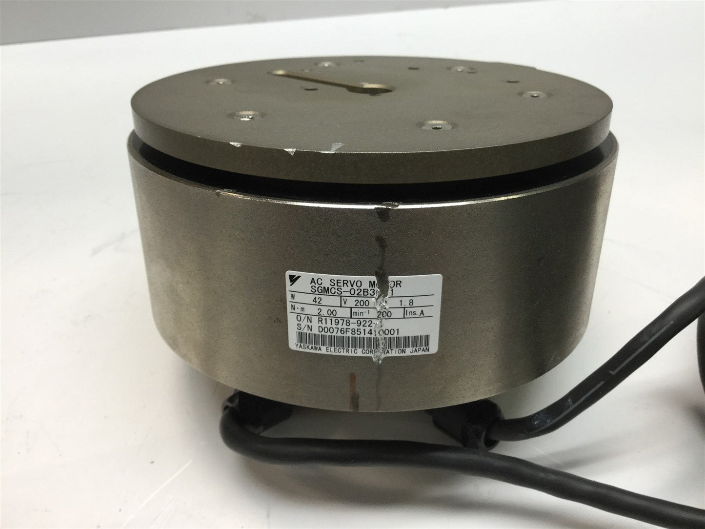 Used Yaskawa SGMCS-02B3B11 Direct Drive AC Servo Motor 200VAC Supply 2Nm Output