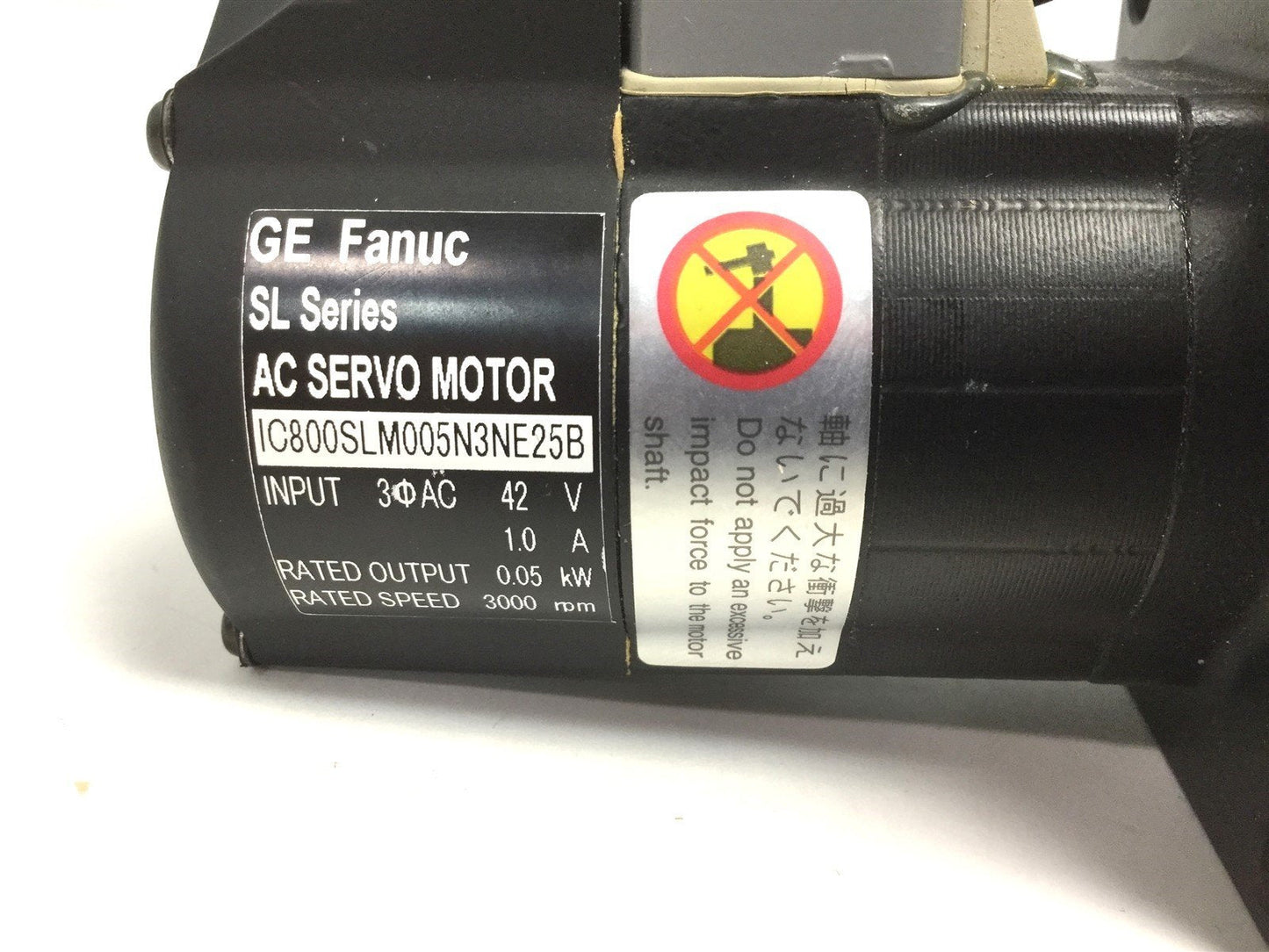 Used GE Fanuc IC800SLM005N3NE25B Servo Motor Voltage 115/230VAC Amperage: 1A 3000 RPM