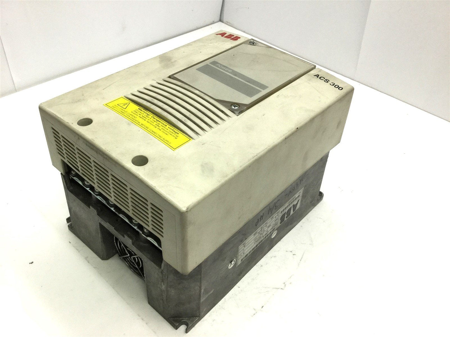 Used ABB ACS301-1P6-3 Frequency Converter Voltage: 380-480VAC 3A 3P Out: 0-U1 2.5A