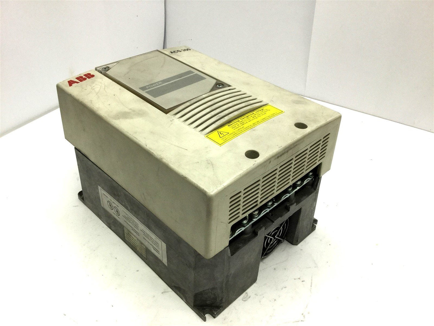 Used ABB ACS301-1P6-3 Frequency Converter Voltage: 380-480VAC 3A 3P Out: 0-U1 2.5A