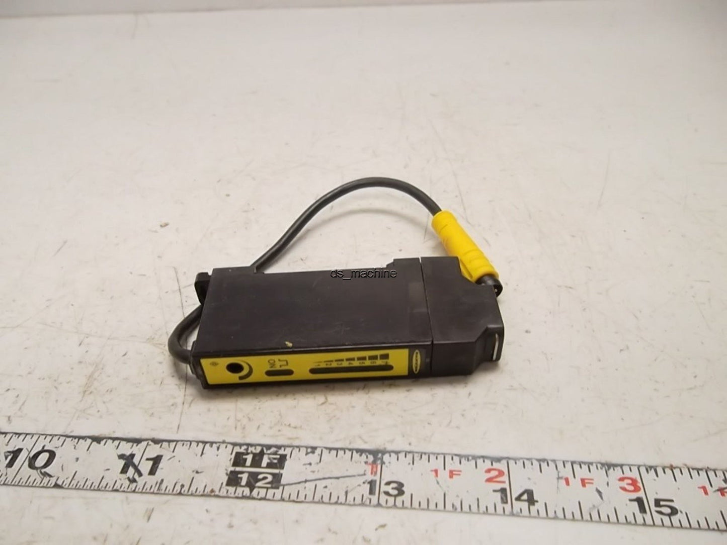 Used Banner D12SP6FVQ Fiber Optic Sensor 10-30VDC PNP