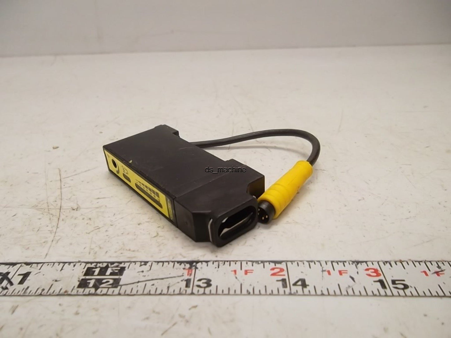 Used Banner D12SP6FVQ Fiber Optic Sensor 10-30VDC PNP