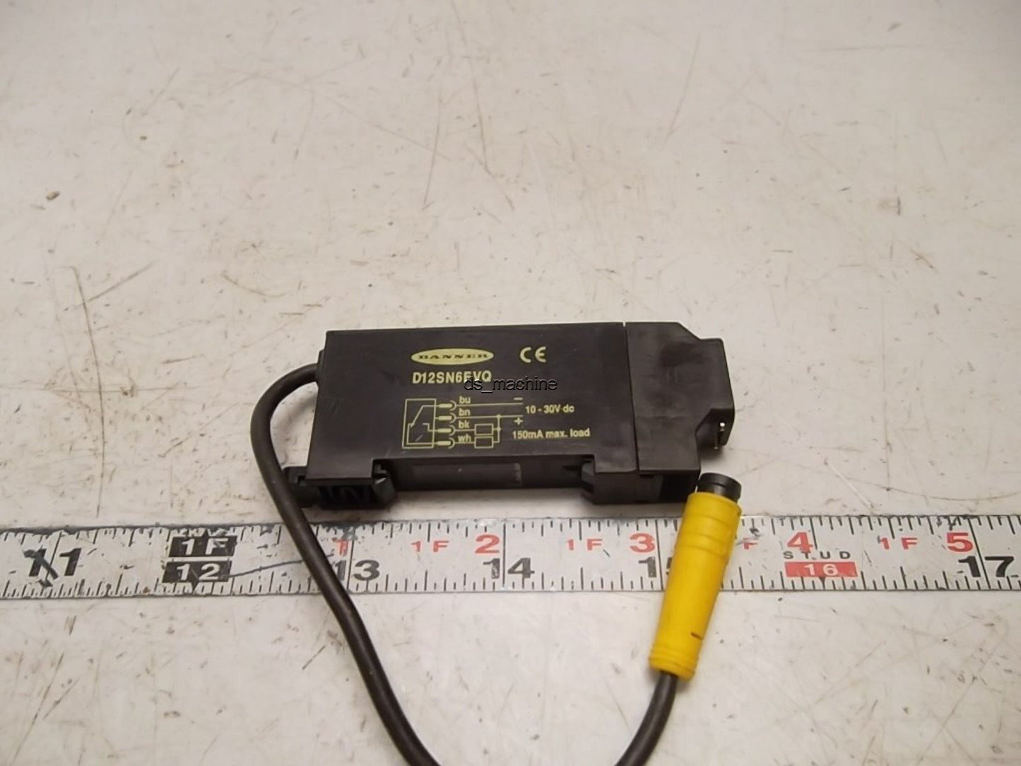 Used Banner D12SP6FVQ Fiber Optic Sensor 10-30VDC PNP