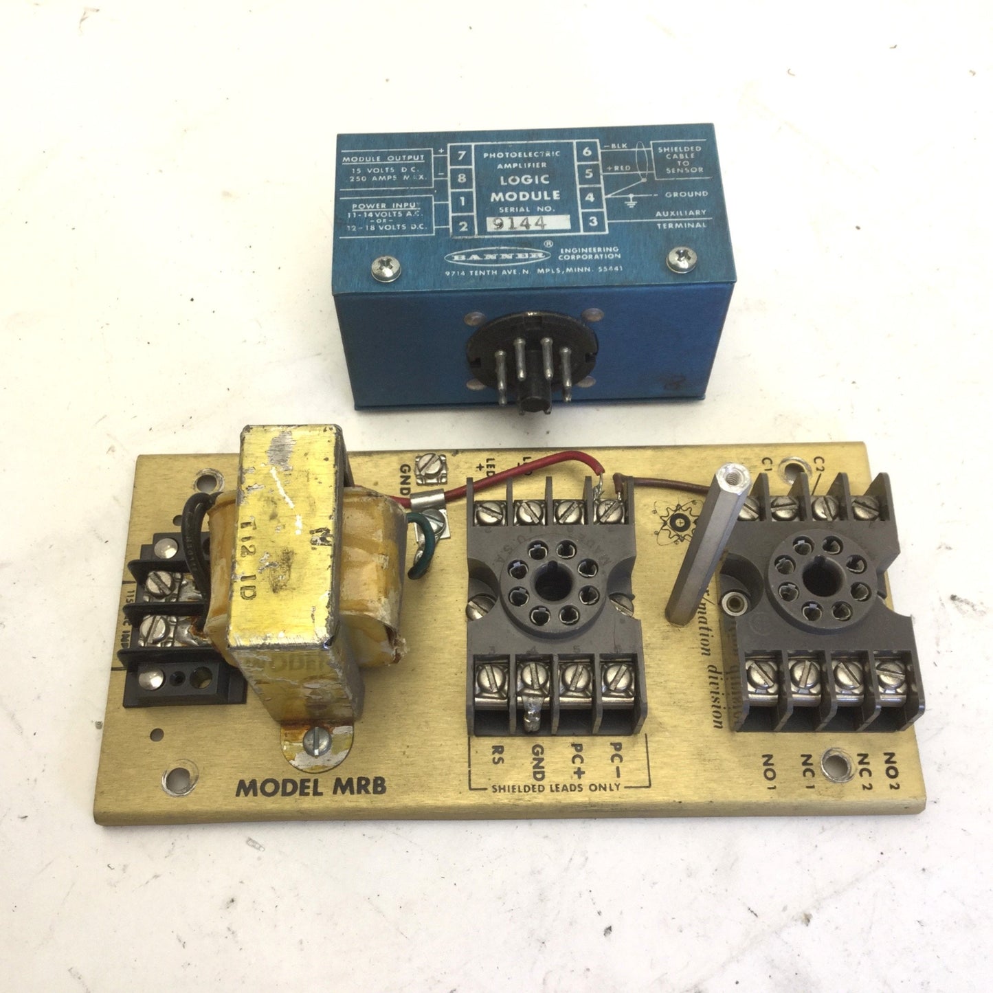 Used Banner MRB Base W/B3-4 Photoelectric Amp Relay Logic Module *Missing Latch*