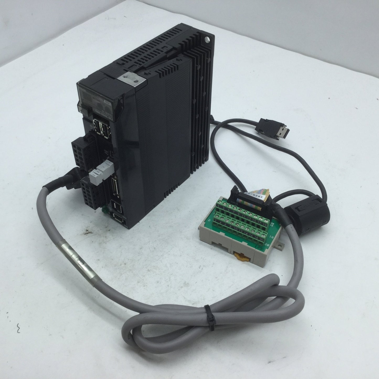 Used Omron R88D-KNA5L-ML2 Servo Drive Mechatrolink-II 50W In 100-120VAC Out 0-120VAC