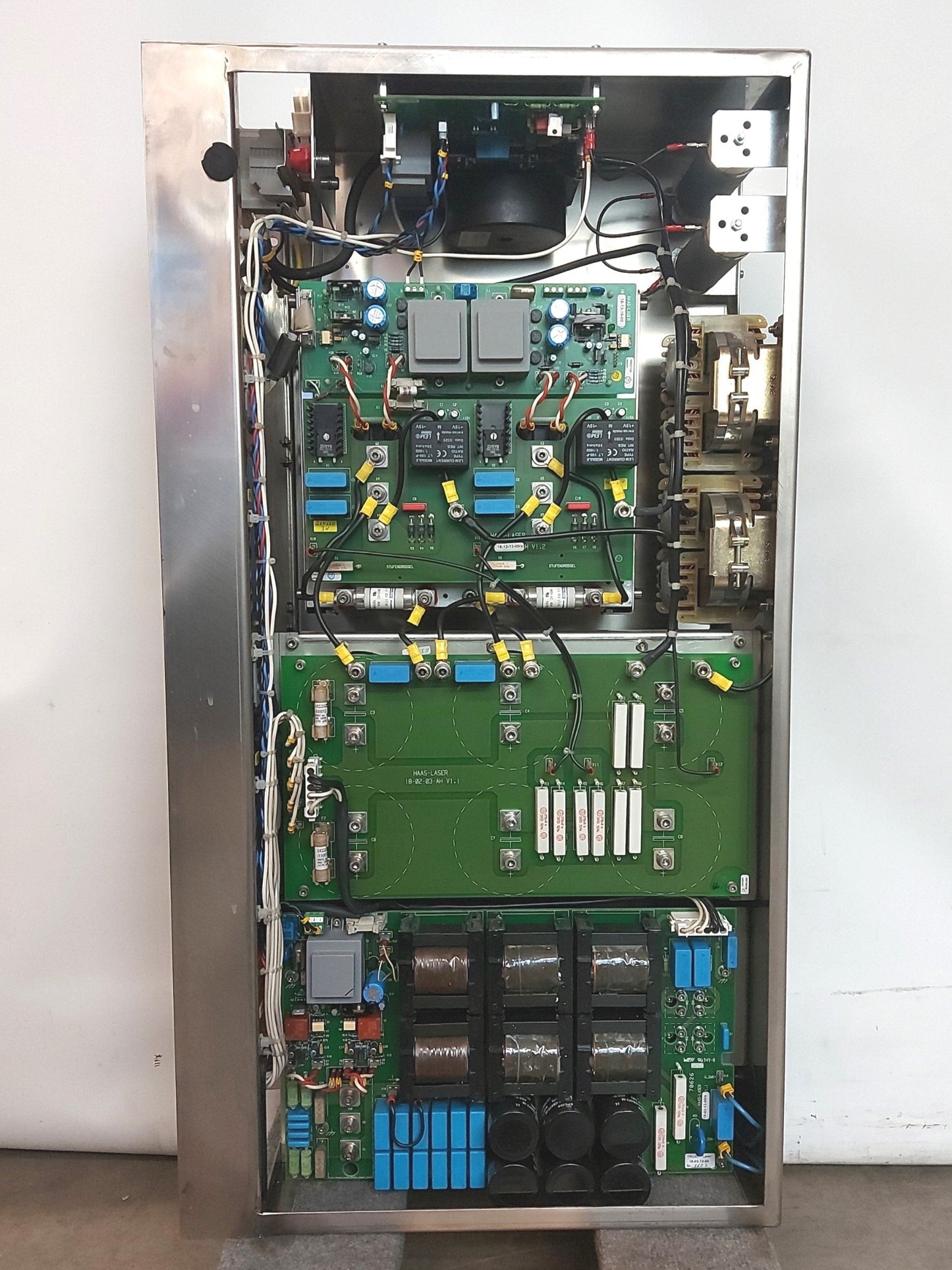 Used Trumpf 05-24-03-00 HL 124 P LASER Power Supply/Source, 400VAC ñ10% 16A 50/60Hz