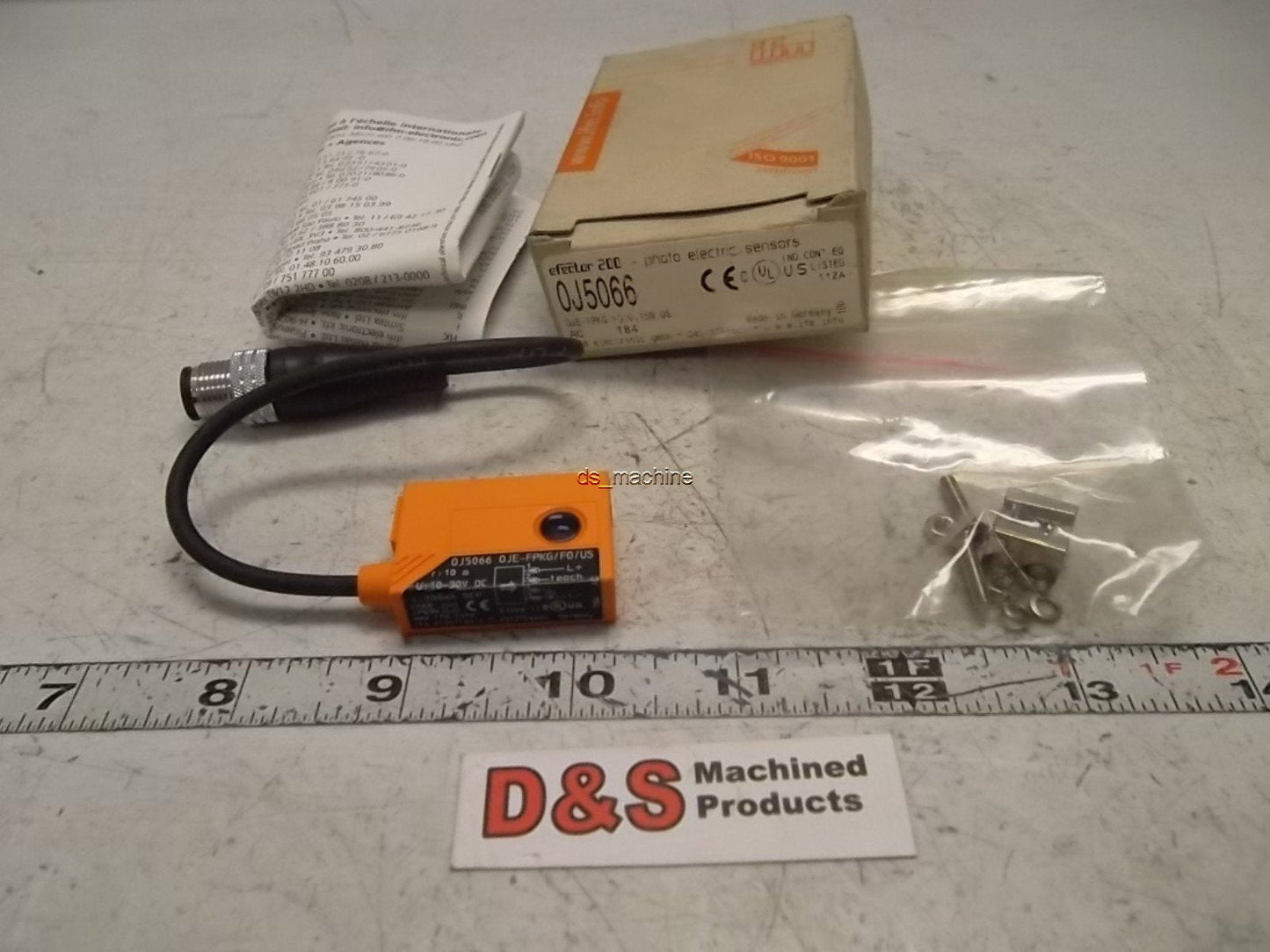 New IFM Efector OJ5066 Photoelectric Sensor 10-30VDC Range-10m