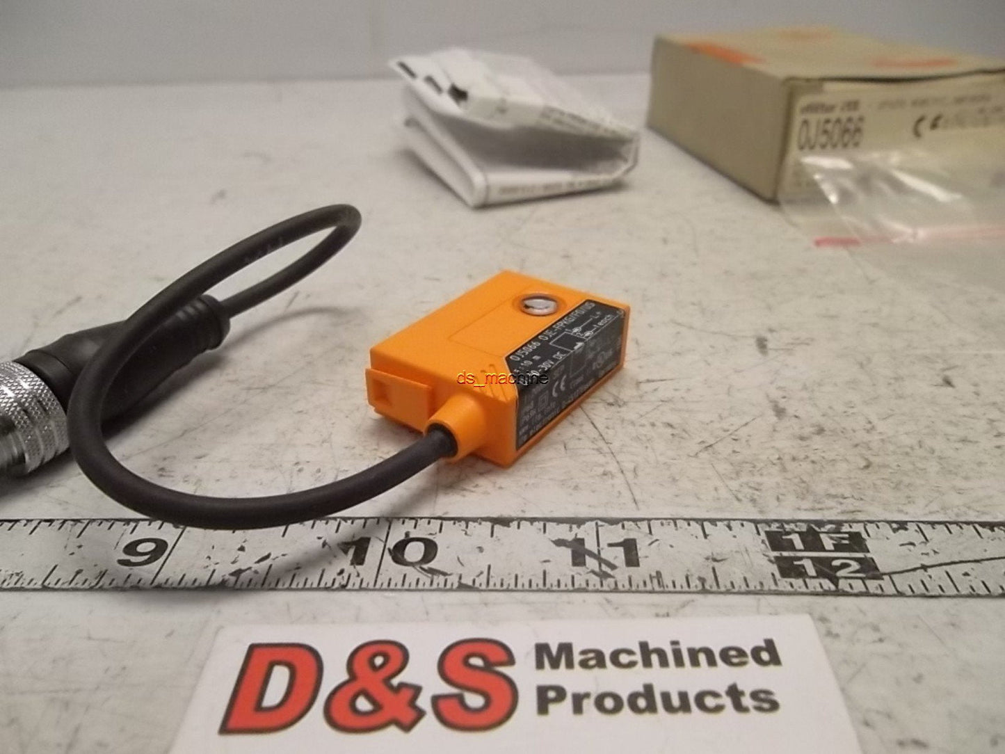 New IFM Efector OJ5066 Photoelectric Sensor 10-30VDC Range-10m