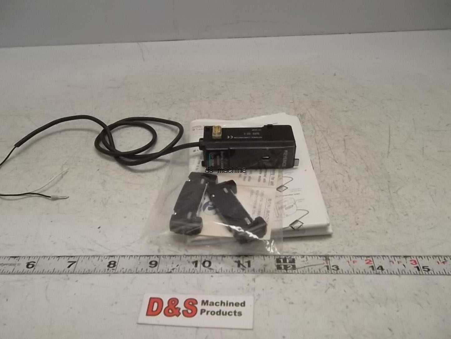 Used Keyence LV-22AP Laser Sensor Amplifier PNP 12-24VDC