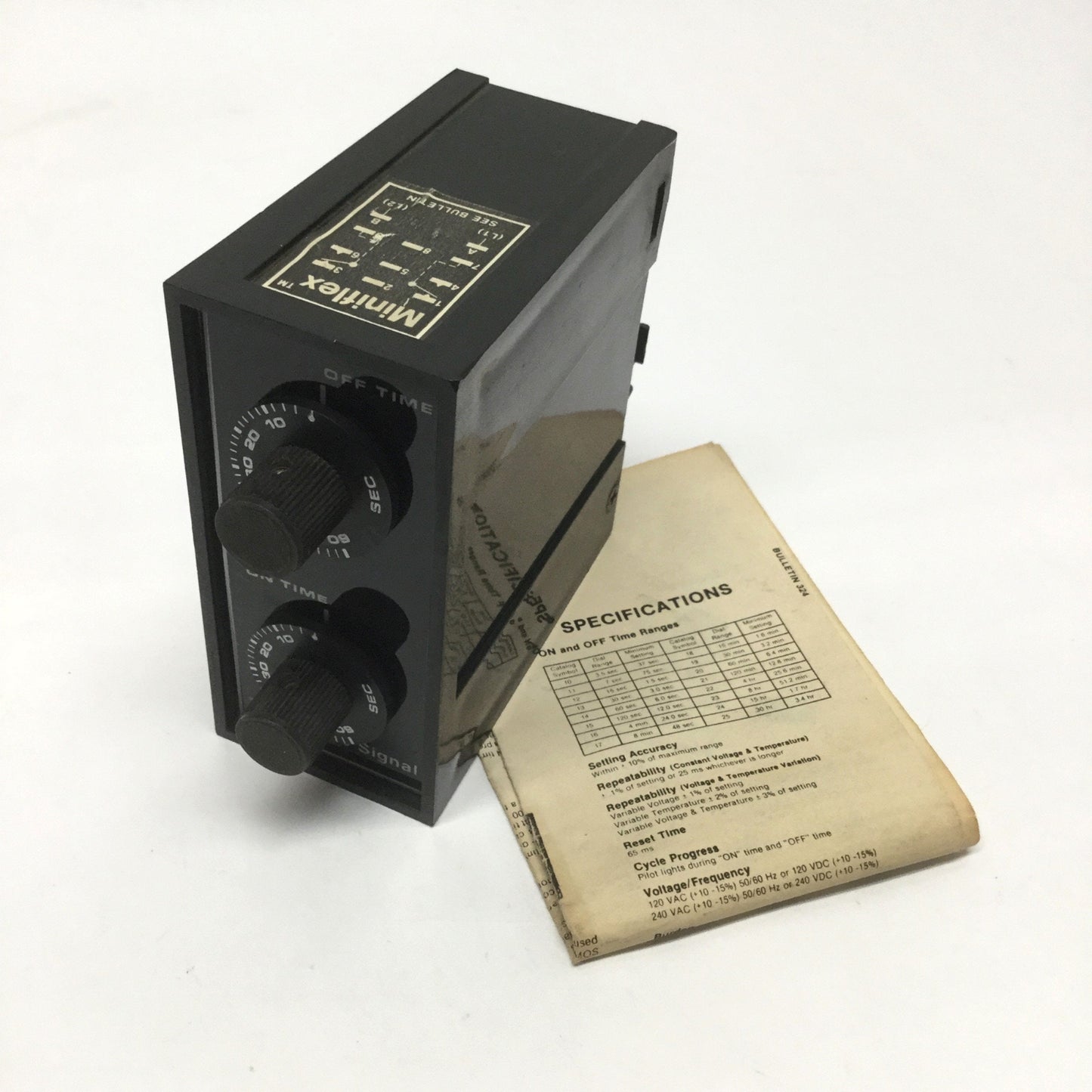 Used Eagle Signal DA1414A3 DA100 Miniflex On/Off Repeat Cycle Timer, 60 sec, 120VAC