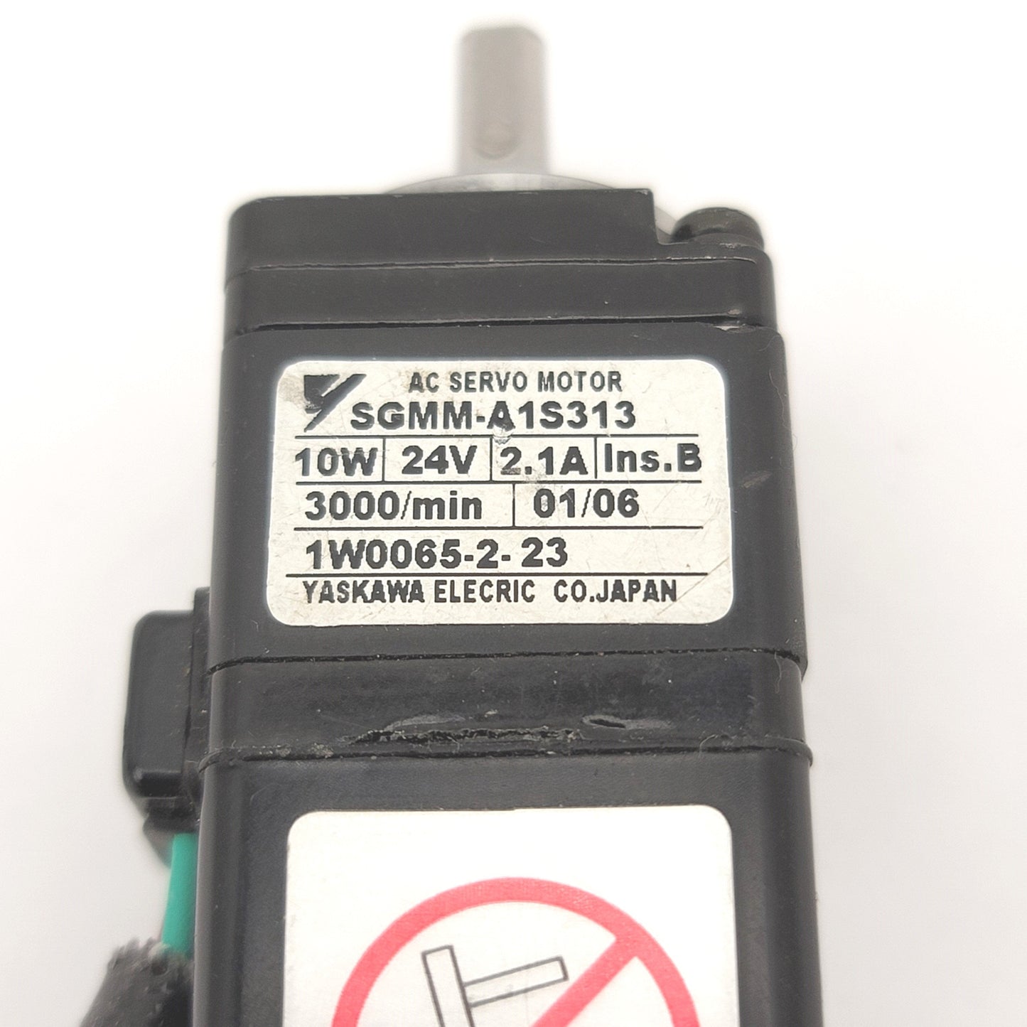 Used Yaskawa SGMM-A1S313 Miniature AC Servo Motor, 24VAC, 10W, 2.1A, 3,000RPM