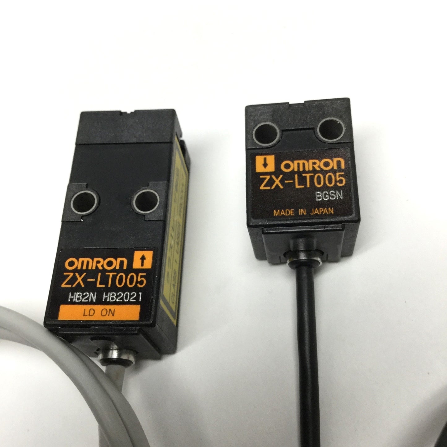 Used Omron ZX-LT005 Laser Displacement Sensor, Through-Beam, 500mm Range, 5mm Height