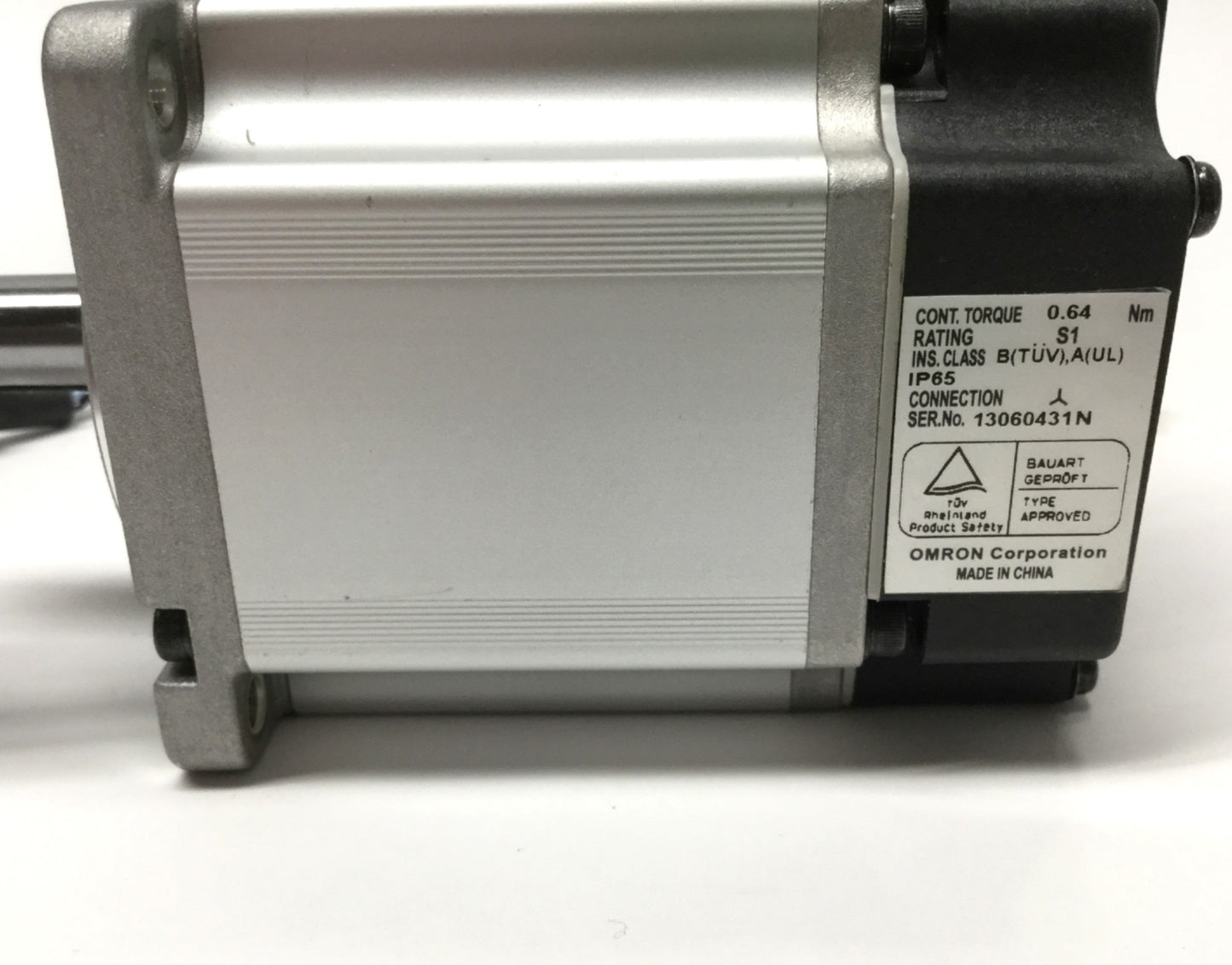 Used Omron R88M-G20030L-S2 G-Series AC Servo Motor, 100VAC 3Ø 3000RPM 0.64Nm 200W