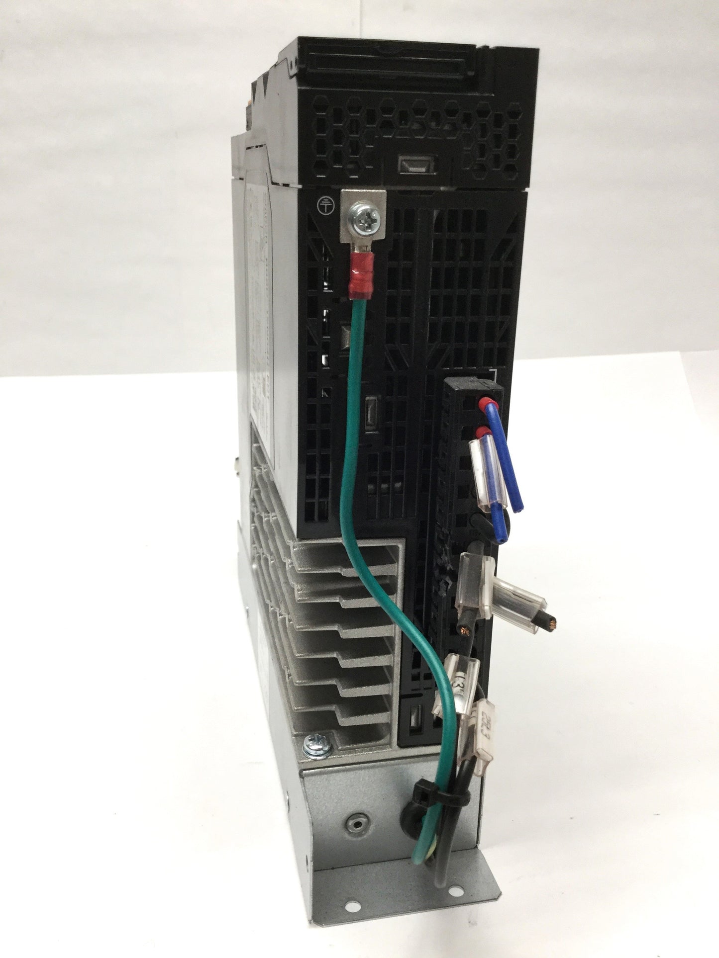 Used Omron R88D-1SN04H-ECT Sysmac EtherCAT AC Servo Drive 1PH 240VAC, 0.4kW 3PH