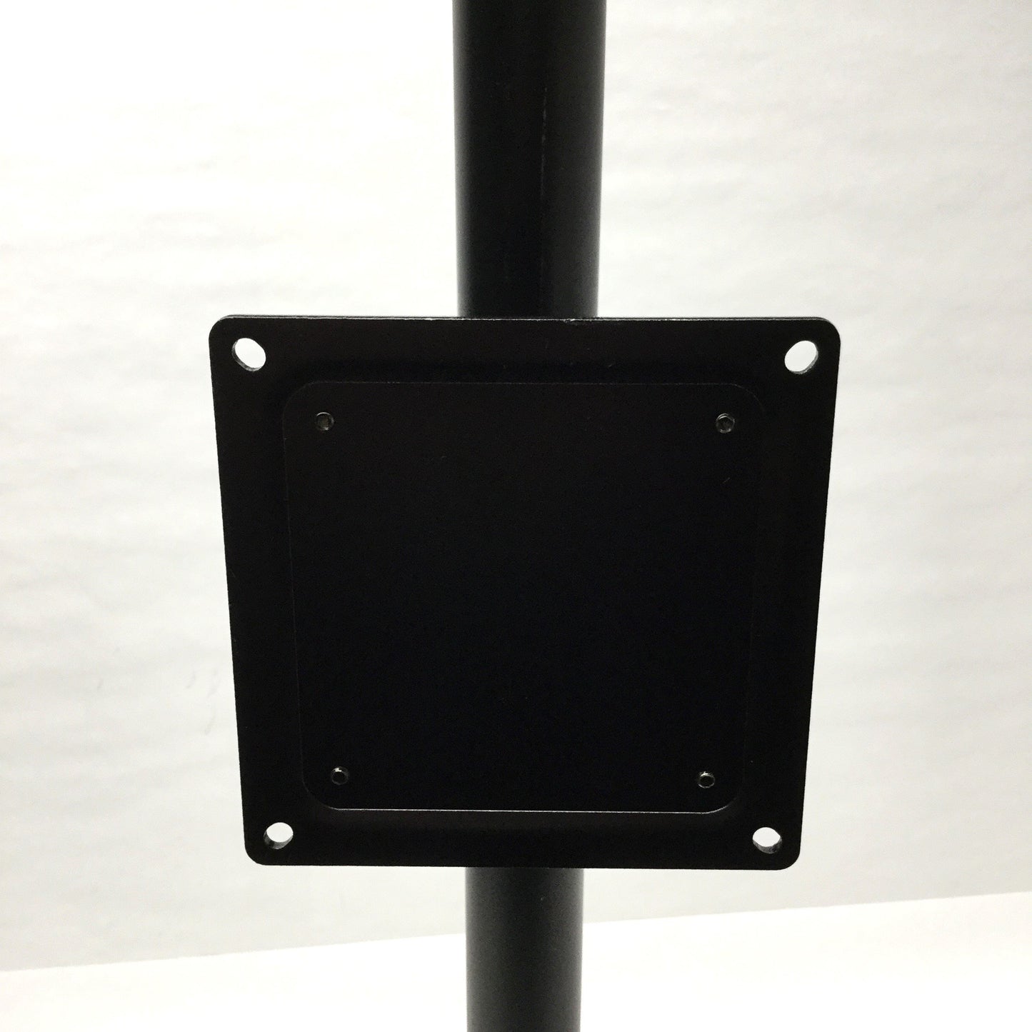 Used Ergotron DS100 Monitor Mount w/Grommet Base Ø1.5 x 26" L Pole, 100x100mm VESA