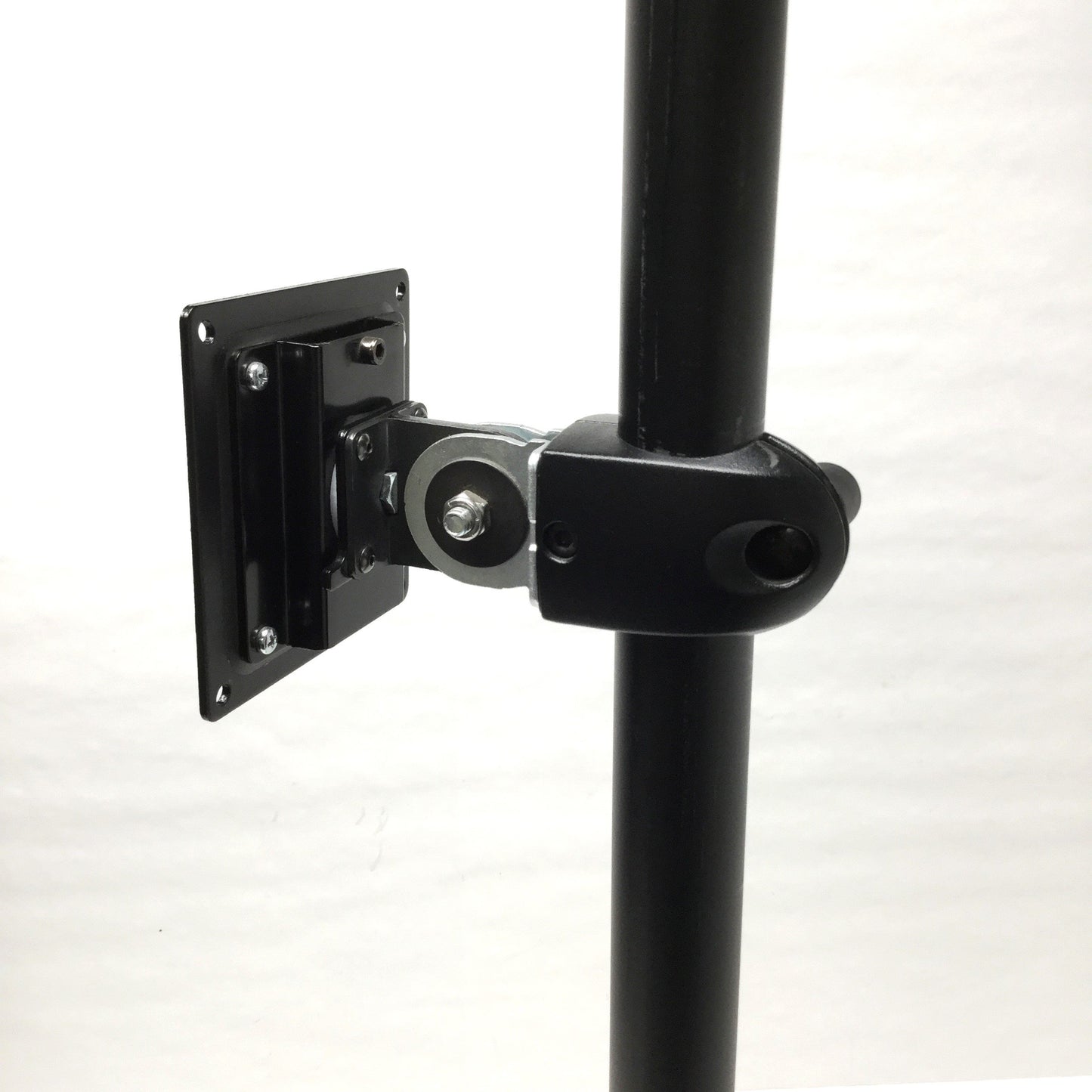 Used Ergotron DS100 Monitor Mount w/Grommet Base Ø1.5 x 28" Pole, 100x100mm VESA