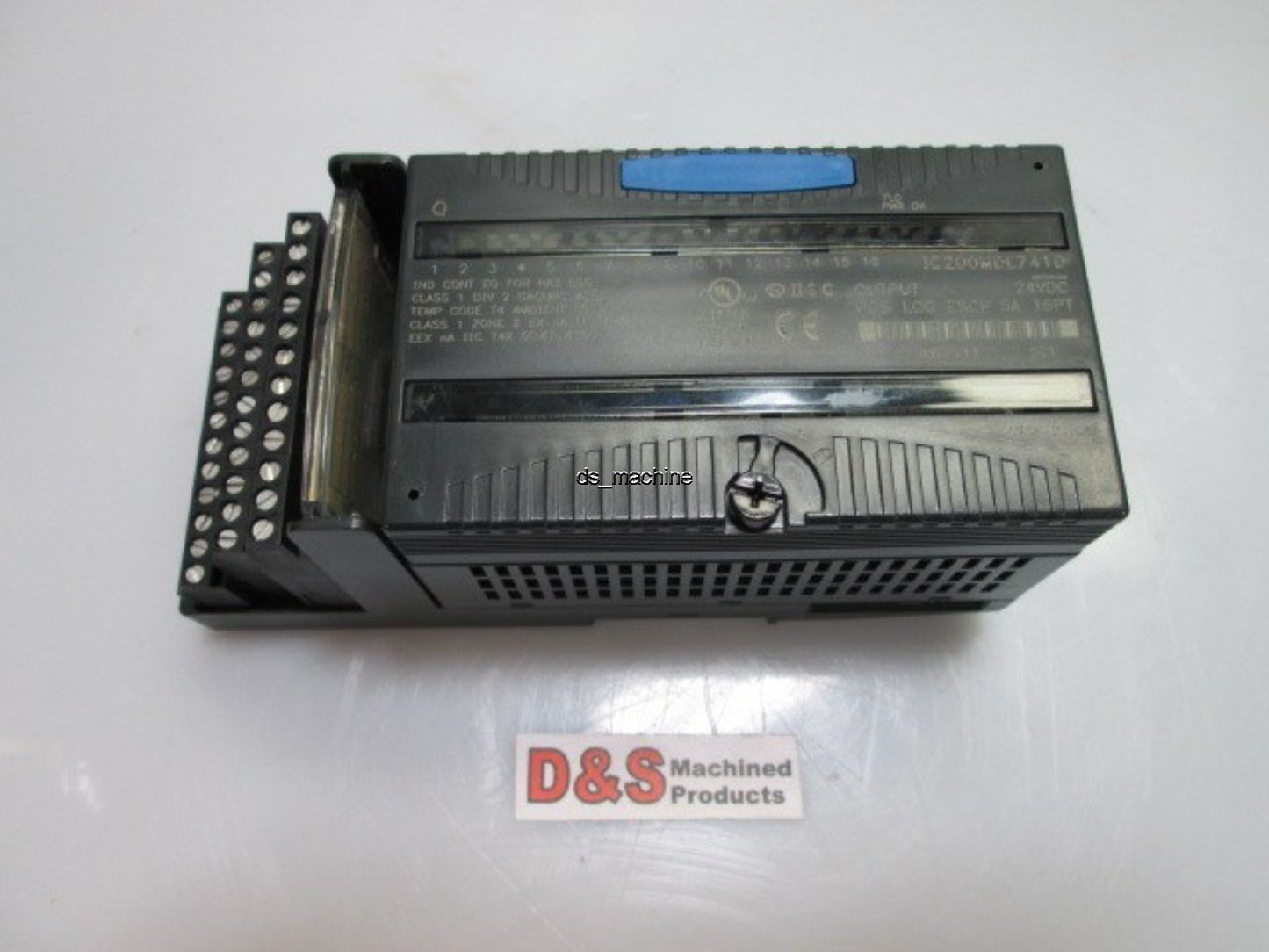 Used Ge Fanuc IC200MDL741 IC200MDL741D Output Module 24VDC 16Point