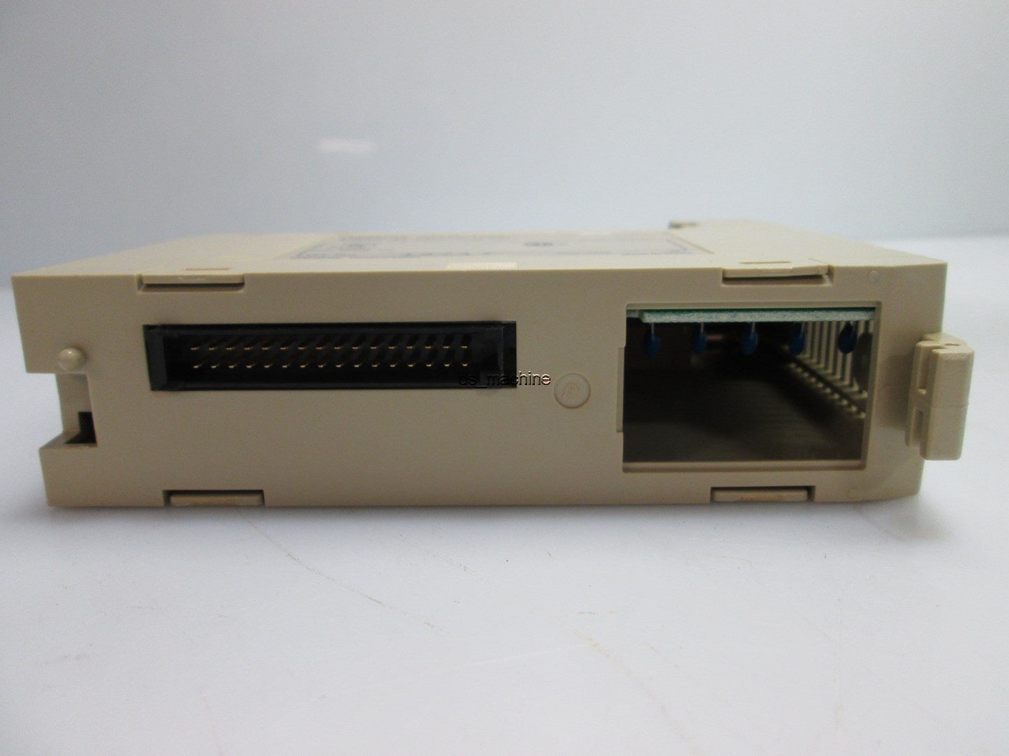 Used OMRON C200H-ID001 Input Unit 24VDC 7mA