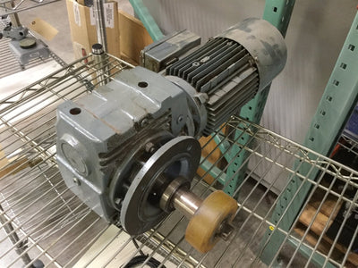 Used SEW Eurodrive SAF42DT80K4BMG/HR Motor with SAF42A 17.98:1 Gearbox 4 1/2" Shaft