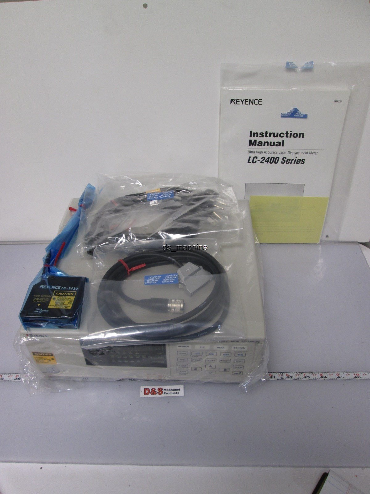 New Keyence LC-2400A Laser Displacement System w/ LC-2420 Laser Sensor