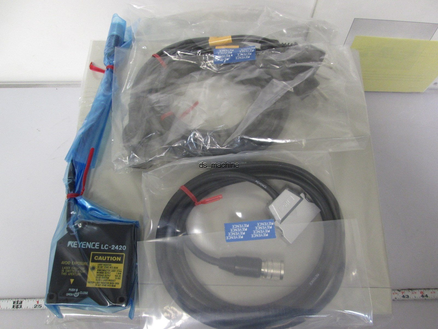 New Keyence LC-2400A Laser Displacement System w/ LC-2420 Laser Sensor