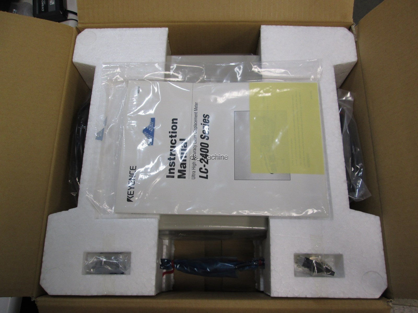 New Keyence LC-2400A Laser Displacement System w/ LC-2420 Laser Sensor