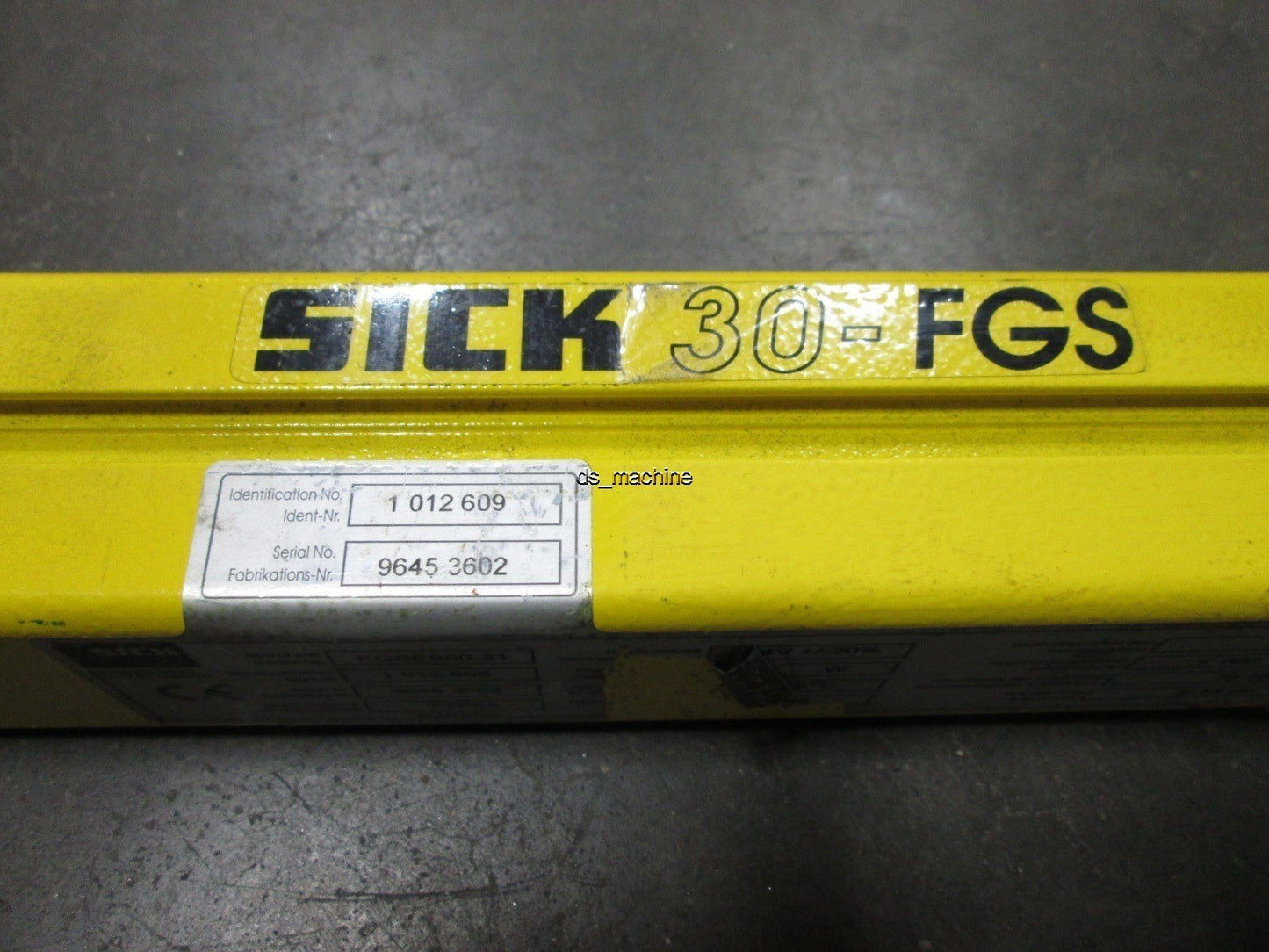 Used Sick FGSE900-21 Light Curtain Receiver, 900mm, 30mm Min, 24V +/-20%, See Details