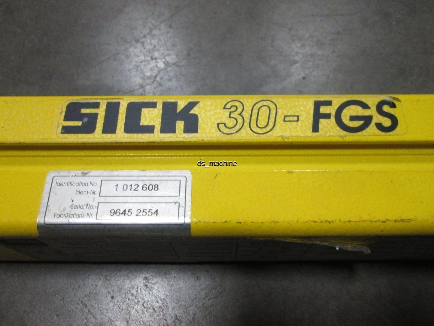 Used Sick FGSS900-21 Light Curtain Sender, 900mm, 30mm min, 24V +/-20%, See Details