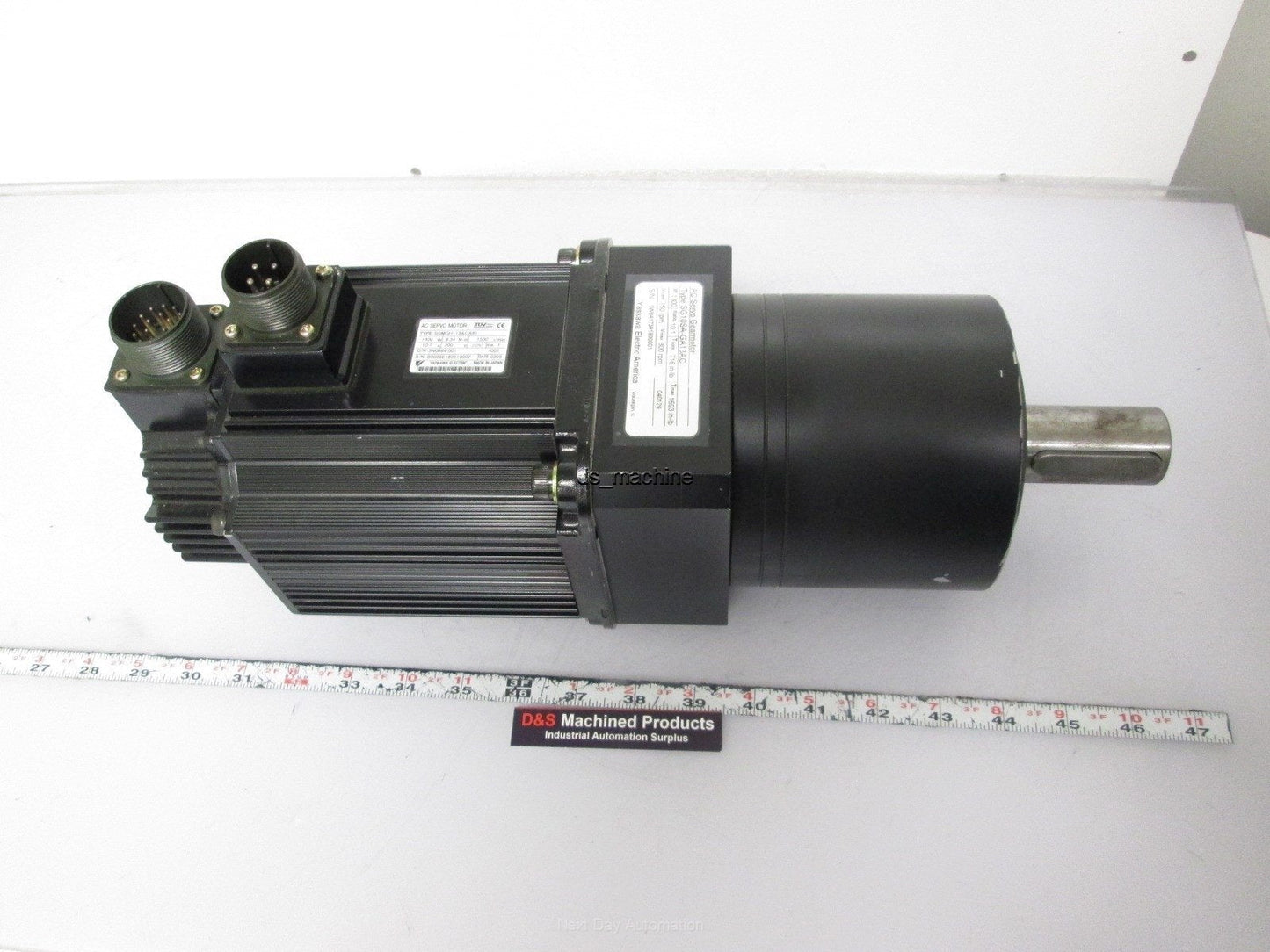 New Yaskawa SG10SA-GA13AC AC Servo Gearmotor 1.3kW 10:1 Ratio 150RPM 716in-lbs