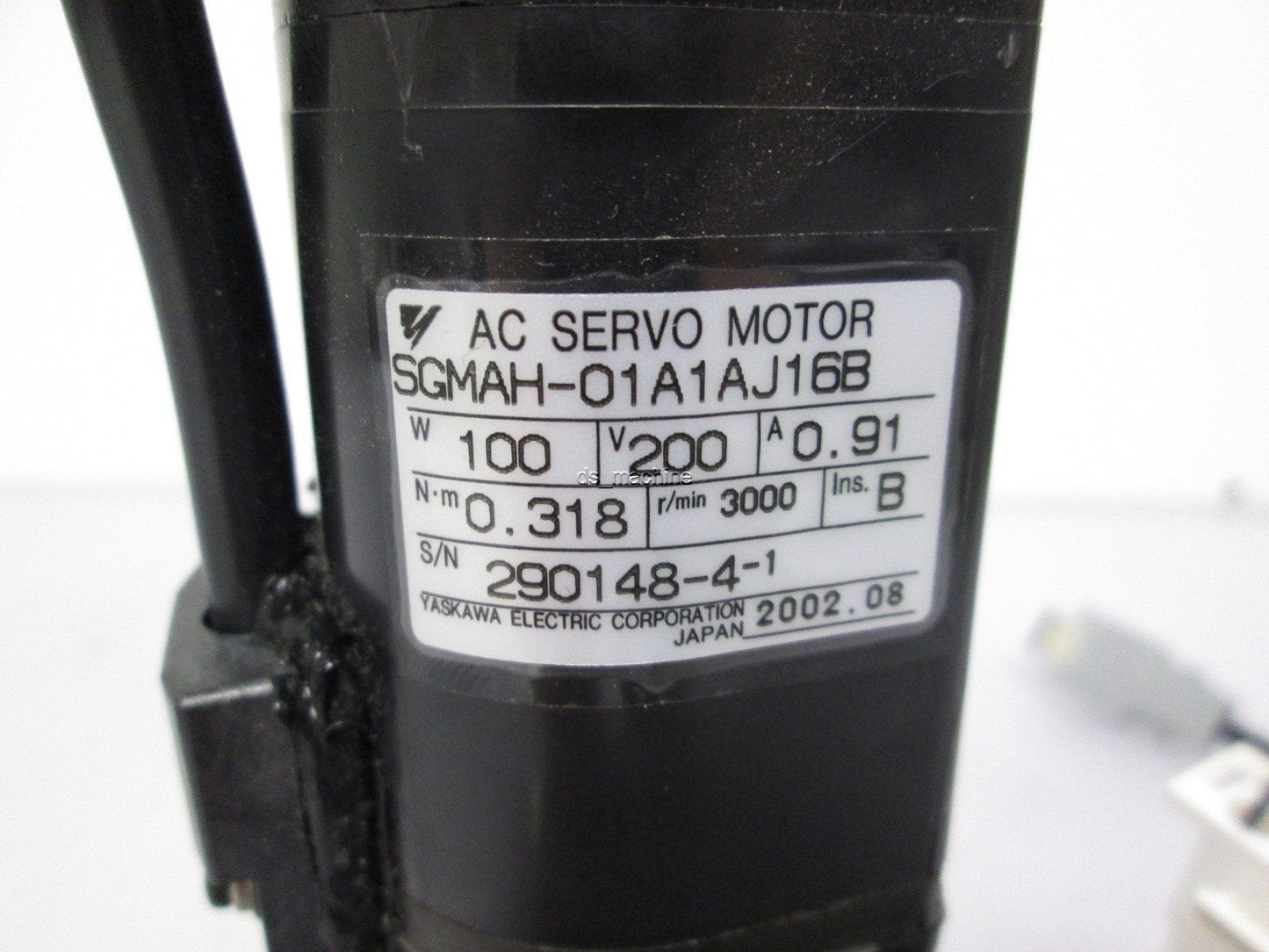 Used Yaskawa SGMAH-01A1AJ16B Sigma II Servo Motor 200V 100W 3000RPM 0.318Nm