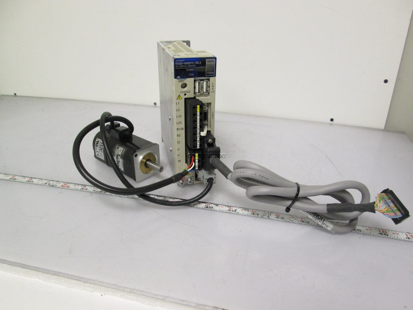 Used Omron R88D-WN01L-ML2 AC Servo Drive w/ R88M-WP10030L Servo Motor 100VAC 100W