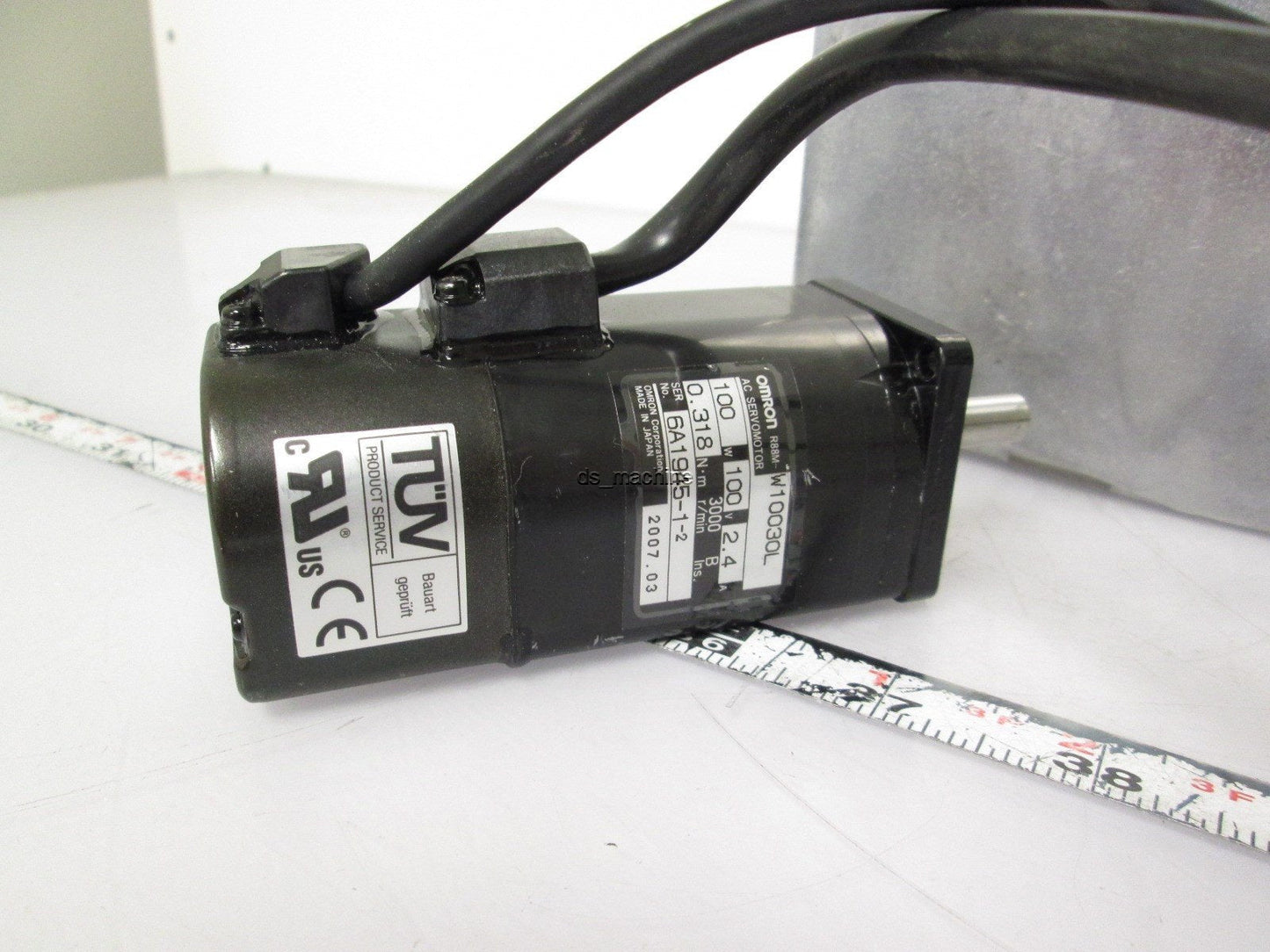 Used Omron R88D-WN01L-ML2 AC Servo Drive w/ R88M-WP10030L Servo Motor 100VAC 100W