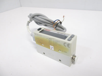 Used Sunx FM-253-4-P Digital Flow Sensor, 5L/MIN, PNP, 4mm Port Fitting, 12-24VDC