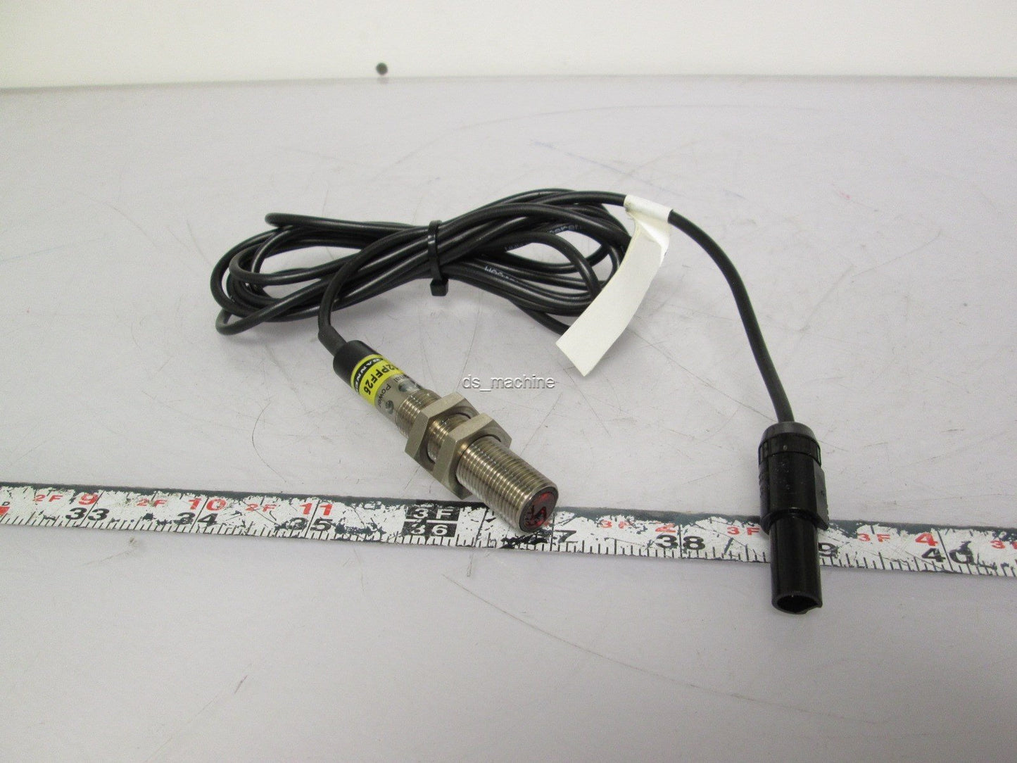 Used Banner M12PFF25 Photoelectric Sensor 10-30VDC PNP Light/Dark NEMA 6 25mm Range