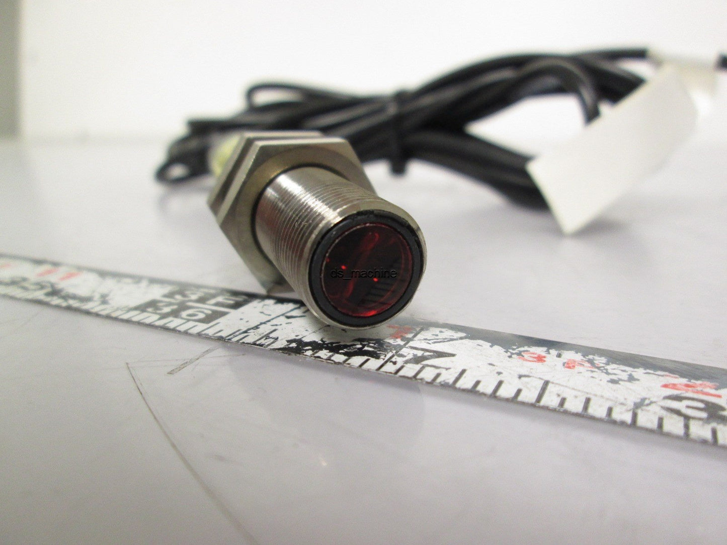 Used Banner M12PFF25 Photoelectric Sensor 10-30VDC PNP Light/Dark NEMA 6 25mm Range