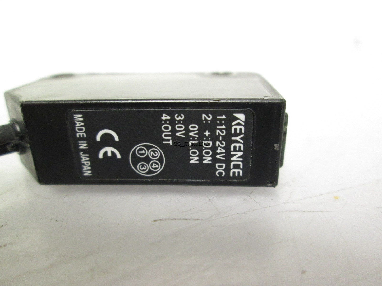 Used Keyence PZ-M12P Reflective Photoelectric 12-24VDC PNP 5-100mm Range Red LED