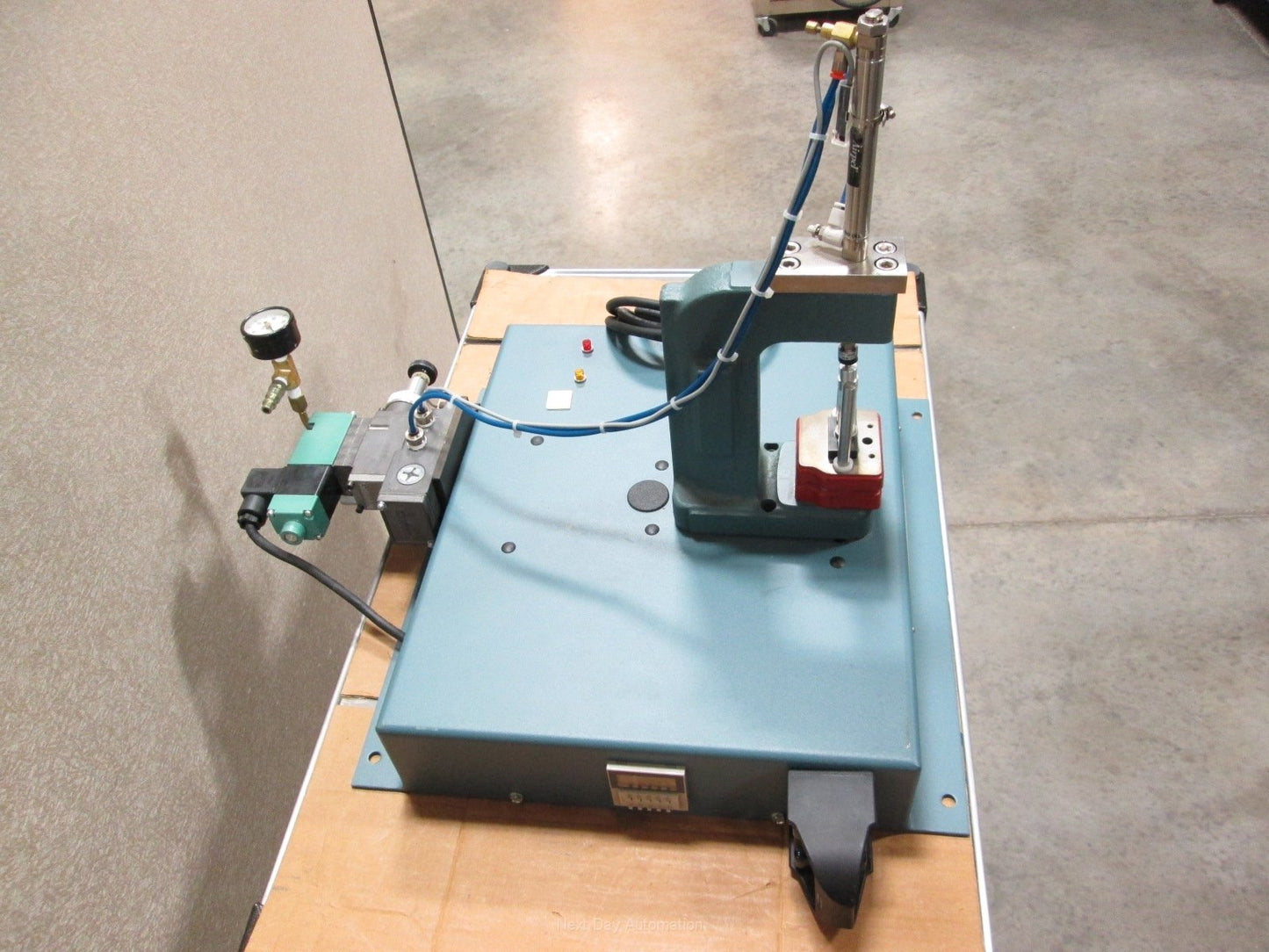 Used Janesville Mfg A-500-OT Pneumatic Press 12lb@80PSI 120VAC 2" Dye Stroke w/Timer