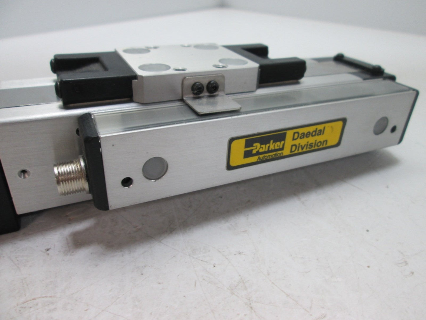 Used Parker 401050XRMSD9H12L11C2M2E1R1 Precision Linear Positioner, 5mm Input Shaft