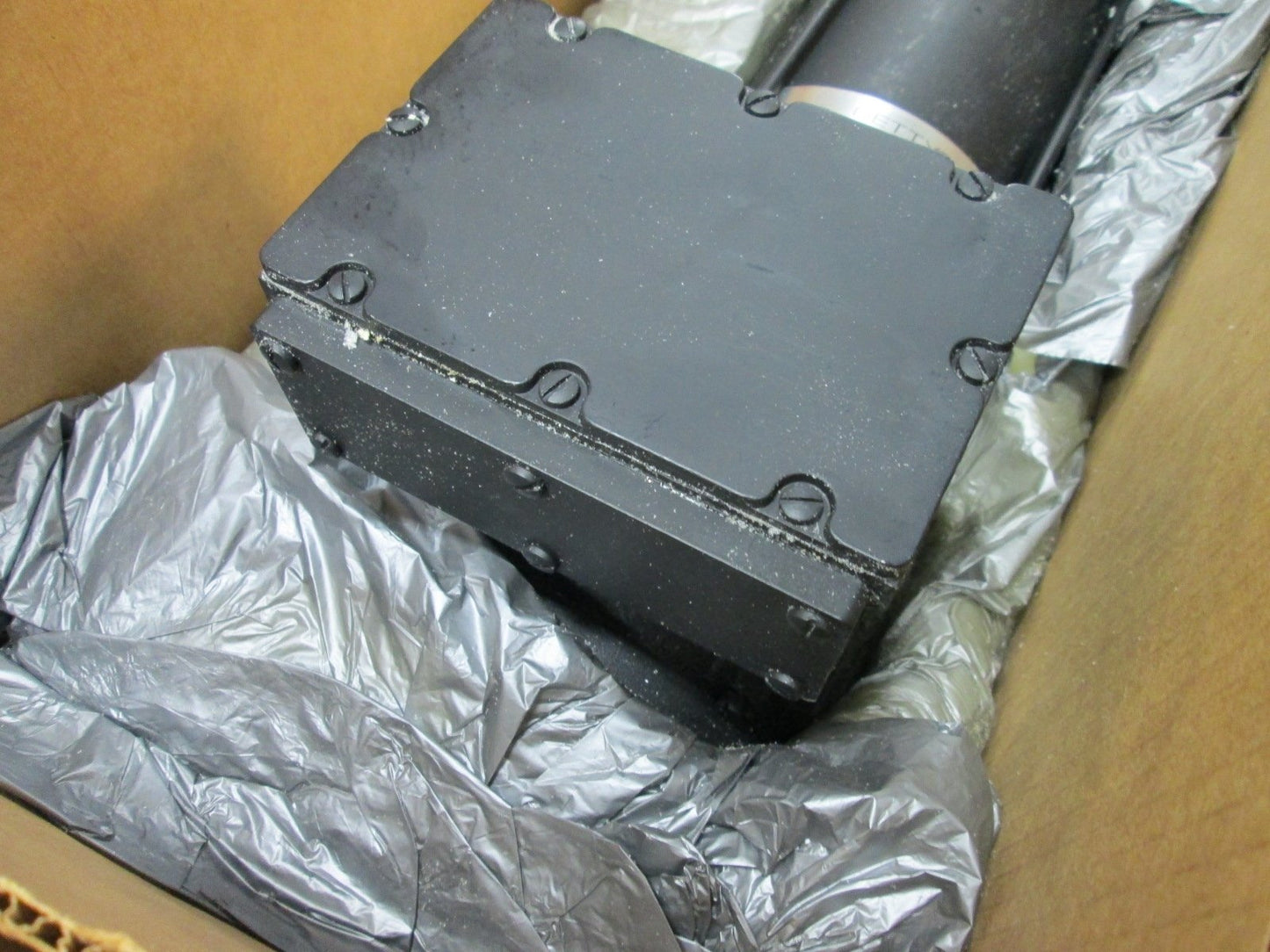 New Gettys M124-C9BA-900F Servo Motor, Voltage: 24V, Torque: 90 lbs-in