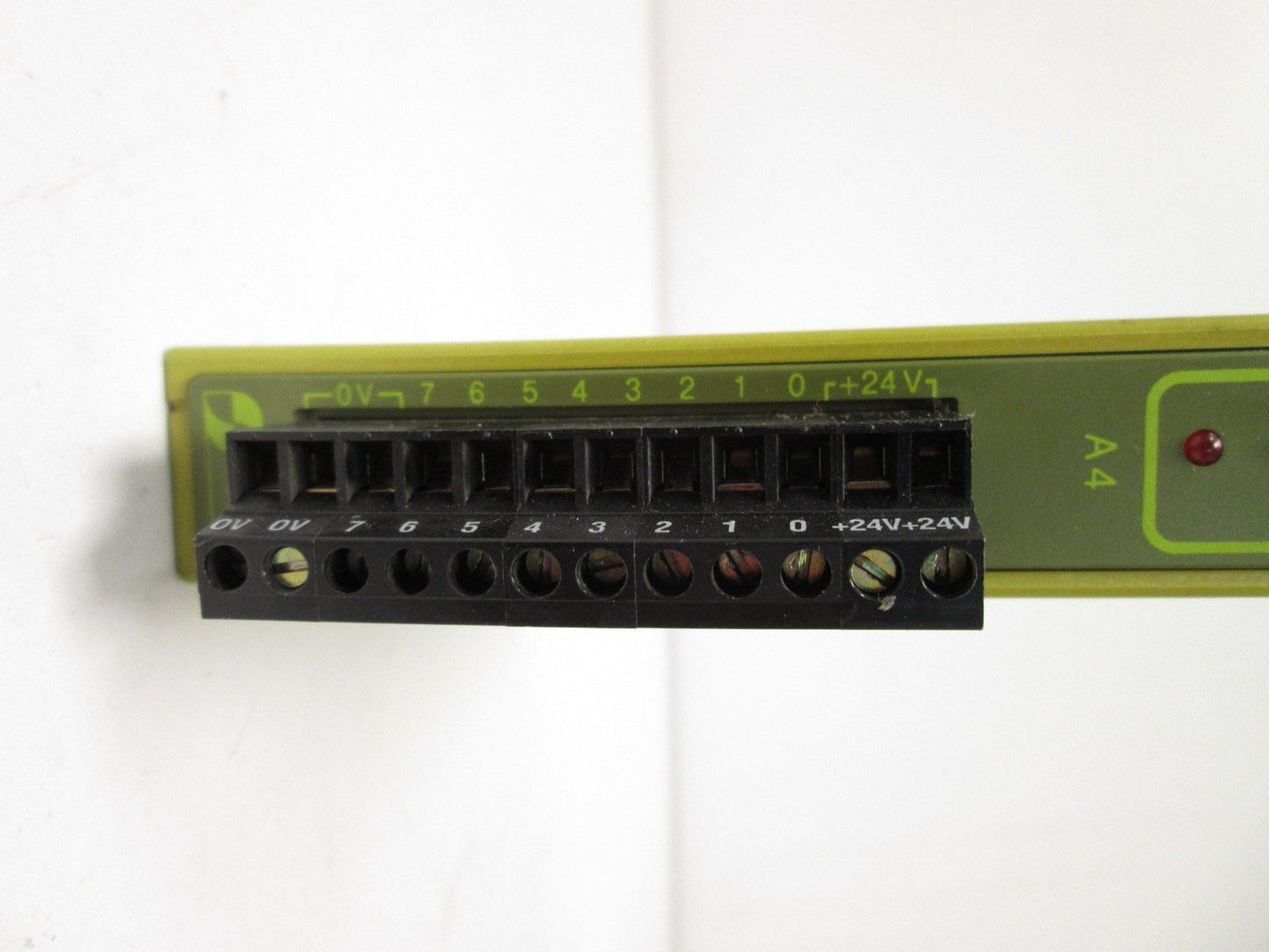 Used Pilz C-P8-A4-Ausgabe 306122 Output PLC Module 8 Channel 6-28V