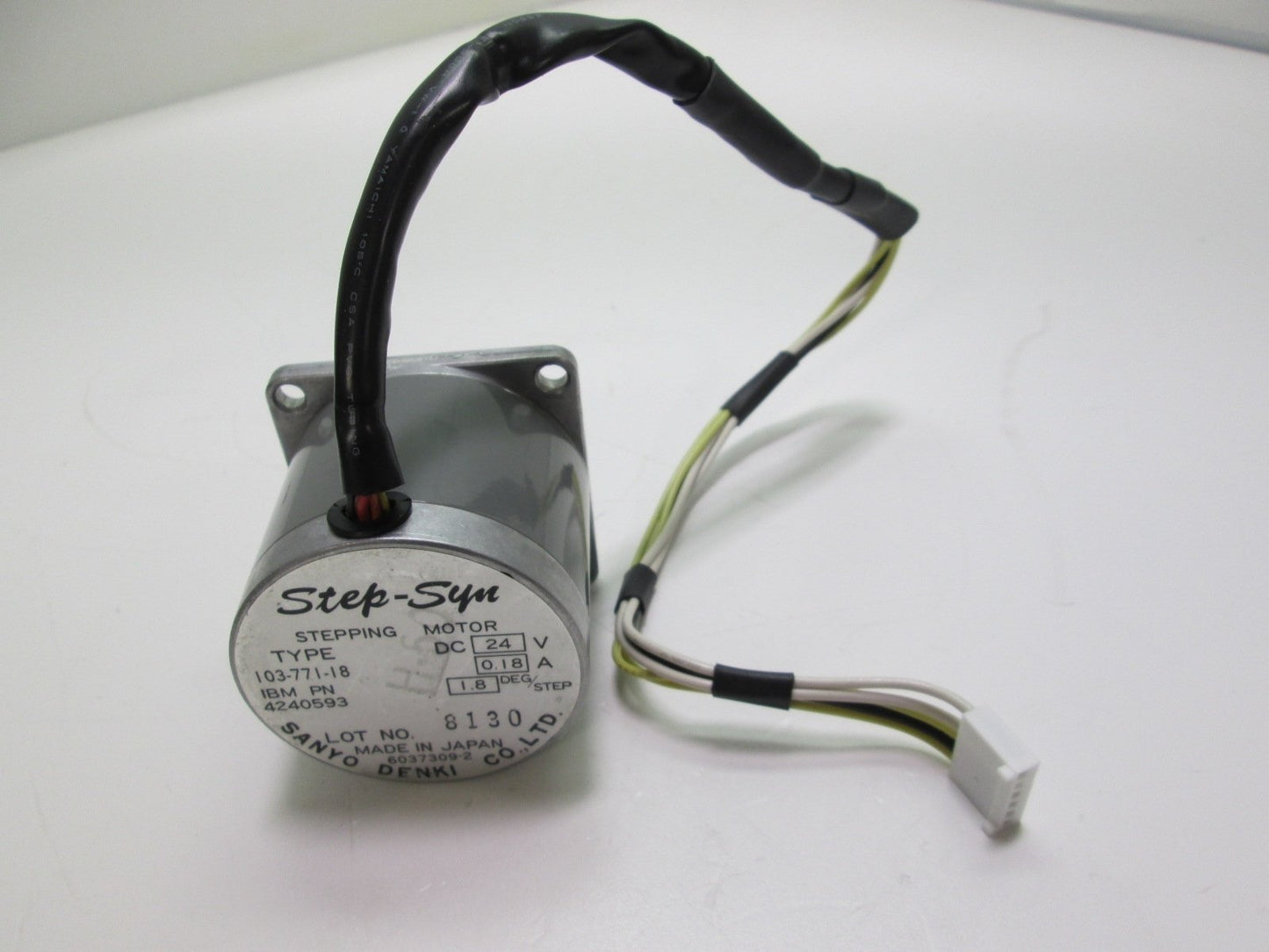 Used Sanyo Denki 103-771-18 Stepping Motor IBM #4240593 24VDC DC 0.18A 1.8 Deg/Step